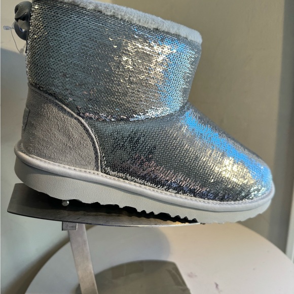 Ugg Kids' Classic Mini Sequin Boot big girl youth size 5 - Picture 8 of 8